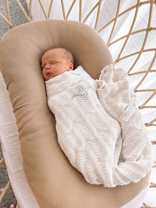 3 Little Crowns - Wave Knit Blanket | Ivory