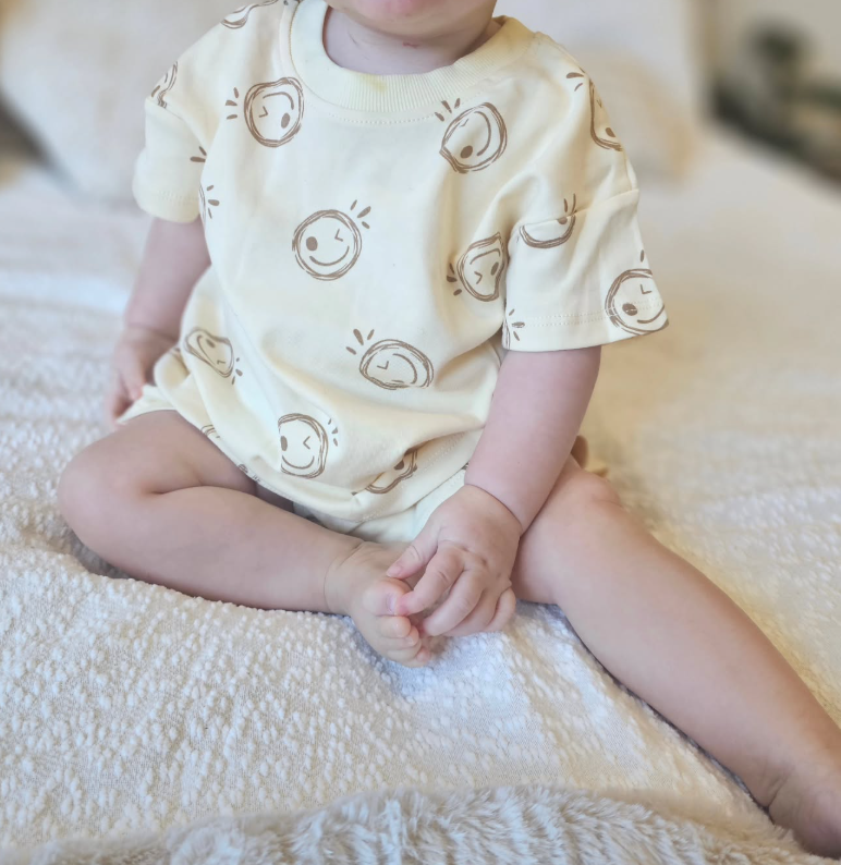 Cream Wink Face Set