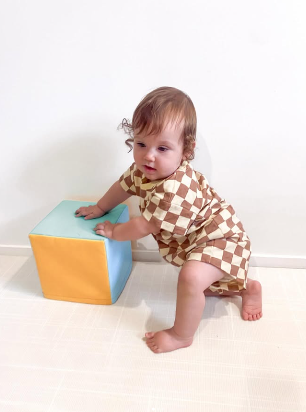 Brown Checkers Short Set