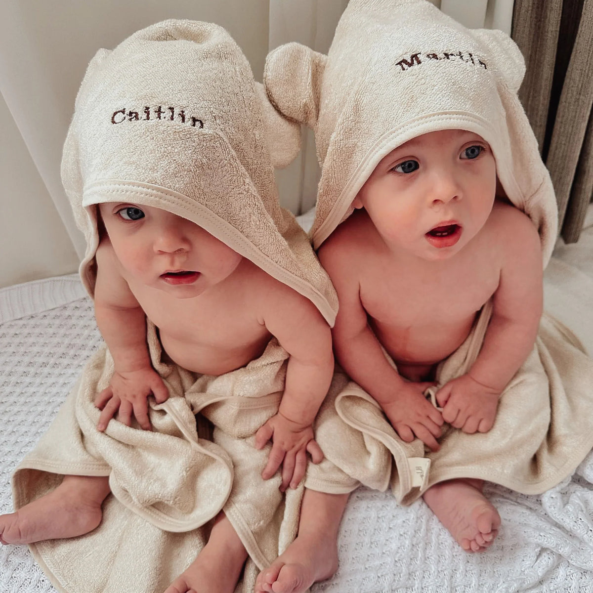 Lilla Hjärtat - Personalised Hooded Towel | Wheat