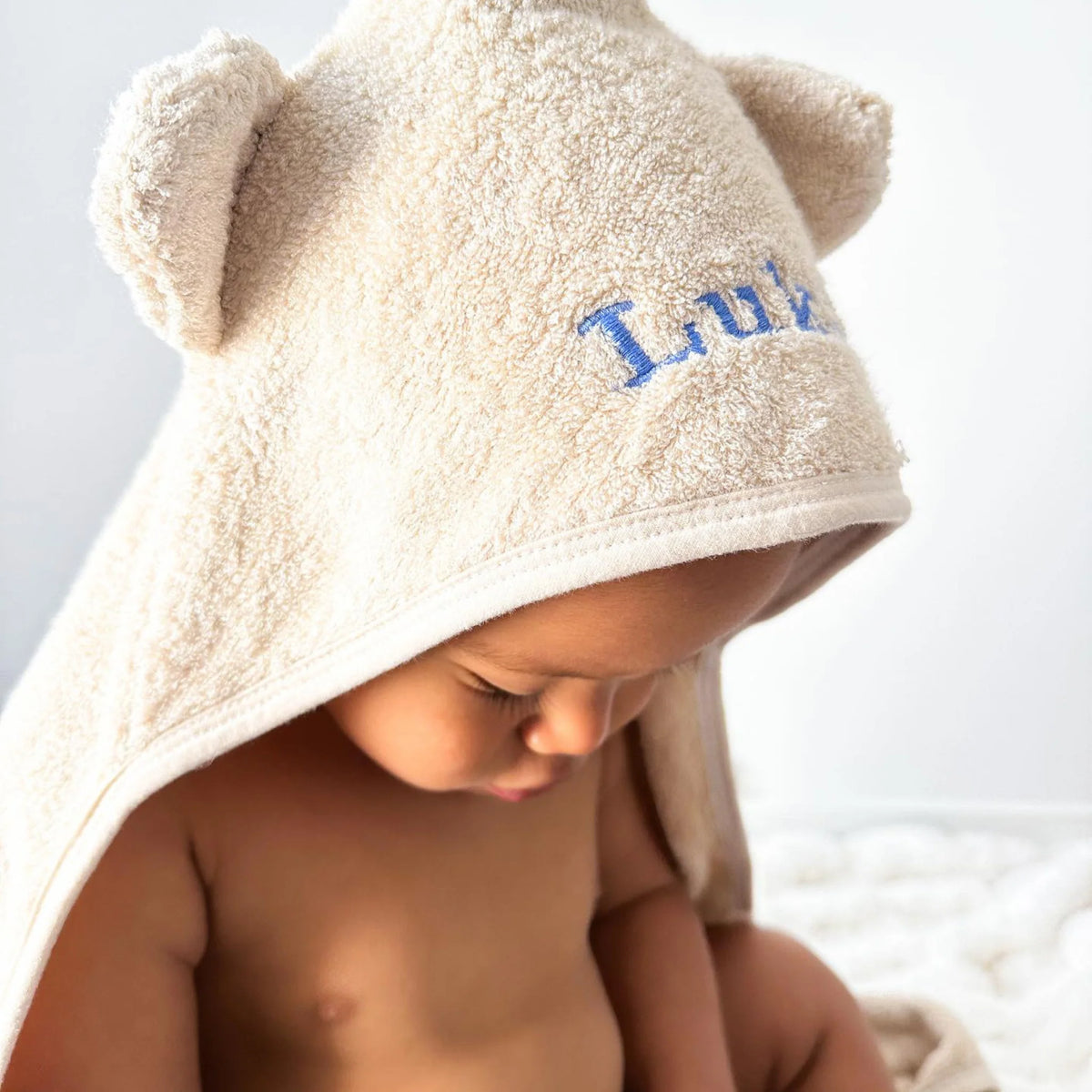 Lilla Hjärtat - Personalised Hooded Towel | Wheat